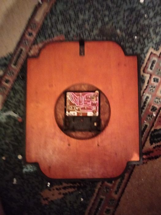 Продам часы кварцевые настенные