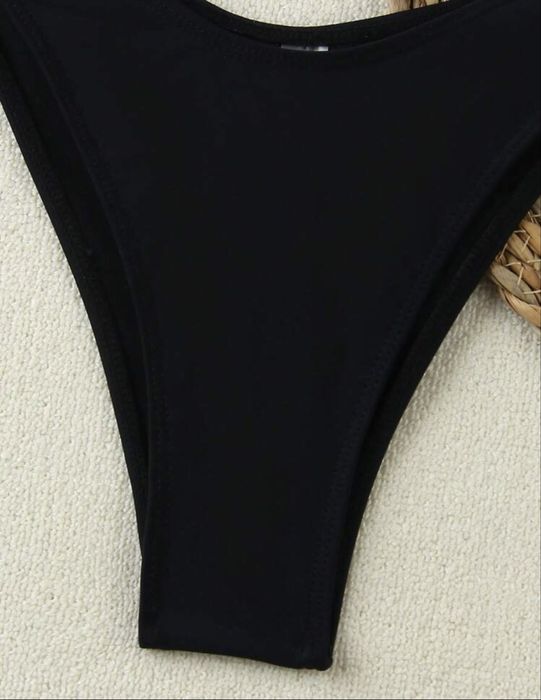 Бански костюм тренд черен