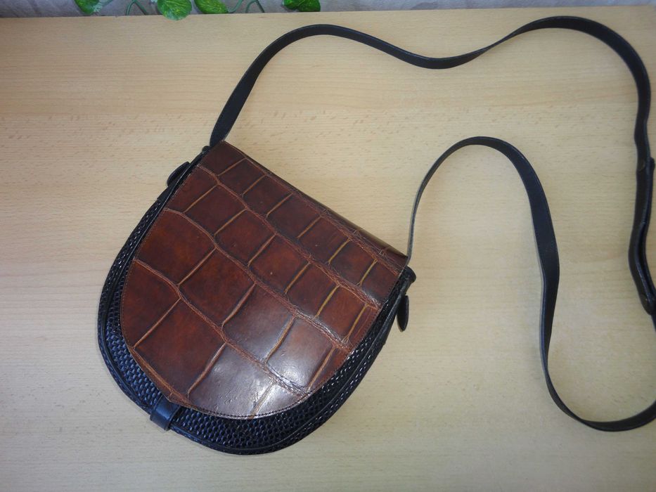 Guess/оригинална малка чантичка