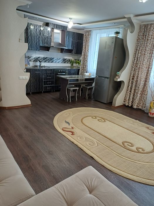 Сдам 2-комн. квартиру в центре. ПОСУТОЧНО.