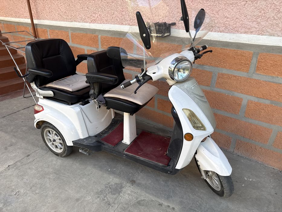 Tricicleta electrica cu doua locuri utilizata dar in stare foarte buna