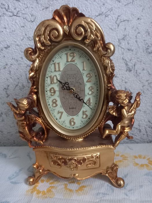 Продаются каминные часы. Высота 32 см., ширина  20 см.