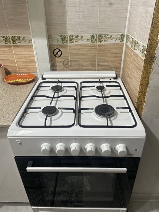 Продам газплиту Artel 4 контурная