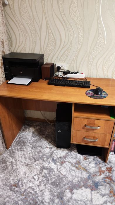 Продам стол письменный
