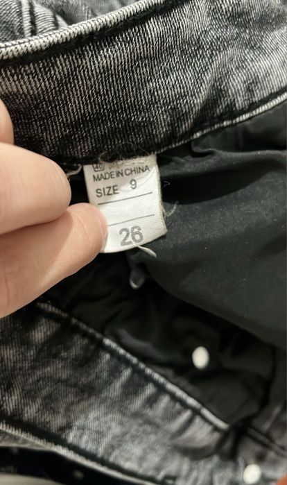 Джинсы продаются