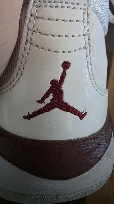 Jordan Stay Loyal 3 aproape noi