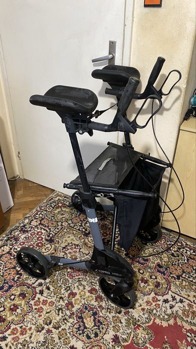 Ролатор / проходилка за възрастни/