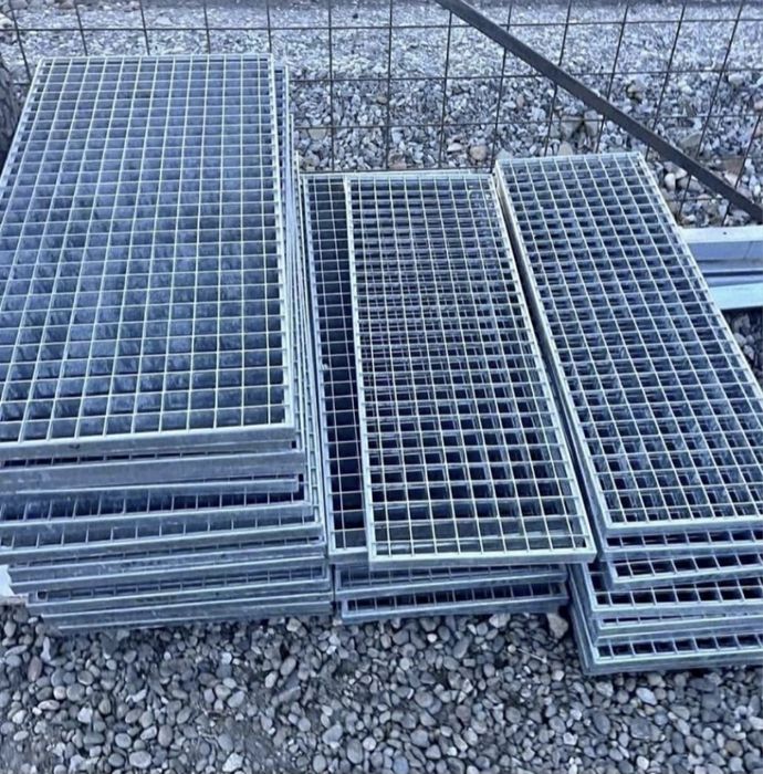 Vând grătare zincate