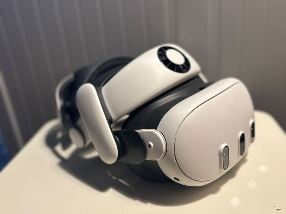 VR QUEST 3 cu strap și baterie externă