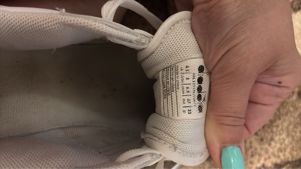 Бели кожени дамски маратонки Диадора 37 номер