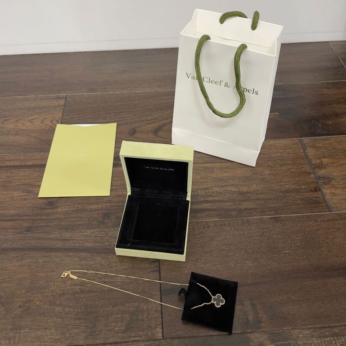 Lant aur 18k Van Cleef