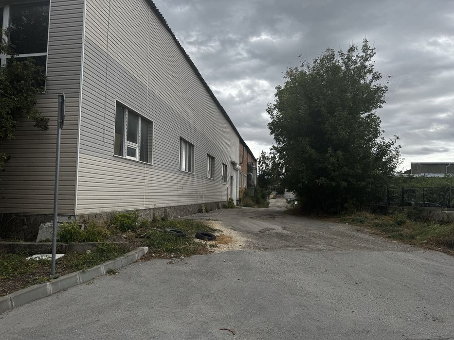 Продава се Промишлена сграда в Варна, м-т Траката - 1870 кв.м за 241 €/кв.м - Снимка #1