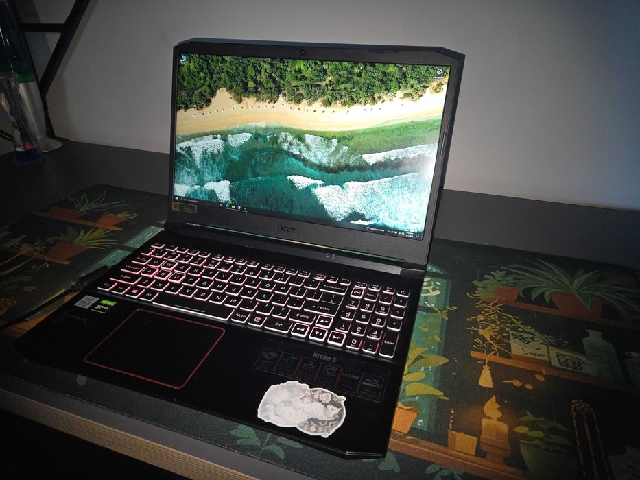 Acer Nitro 5 AN515-55, 15.6' 144HZ, i5 10300H, GTX 1660TI, 32GB RAM