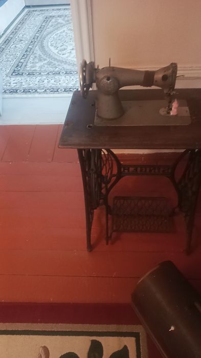 Швейная машинка зингер