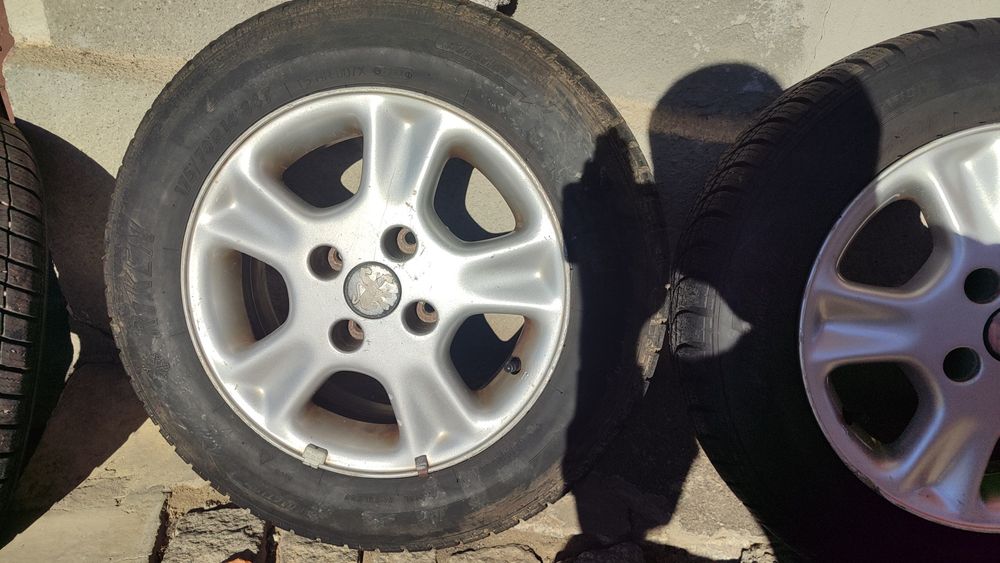 Джанти за Пежо/Ситроен със зимни гуми 175/70/14 DOT 23