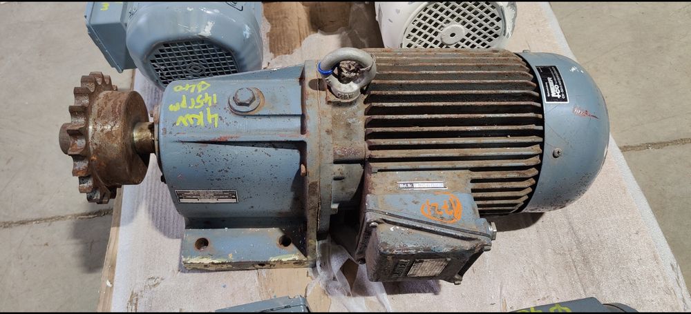 Motor electric trifazat cu reductor pentru foraj, 4kW, 145rpm, 380V