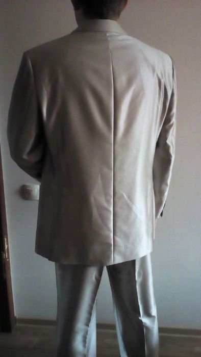 продам костюм НОВЫЙ