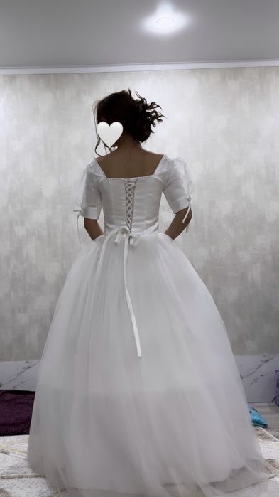 Белое пышное платье