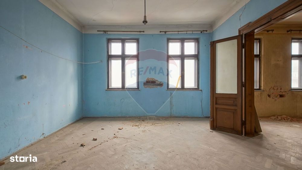 Vilă pe str Alexandru Ioan Cuza, 10 camere, S + P + E, teren 282 mp