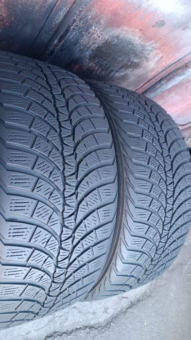 255/40/19 Kumho .