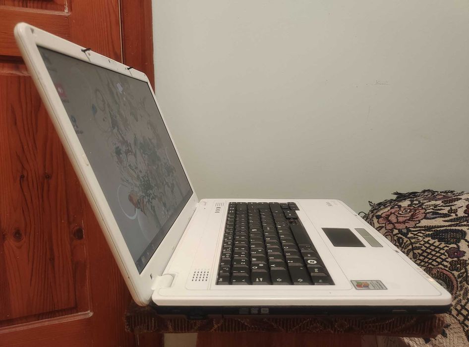 Быстрый Ноутбук Belinea o.book 3 на Windows XP