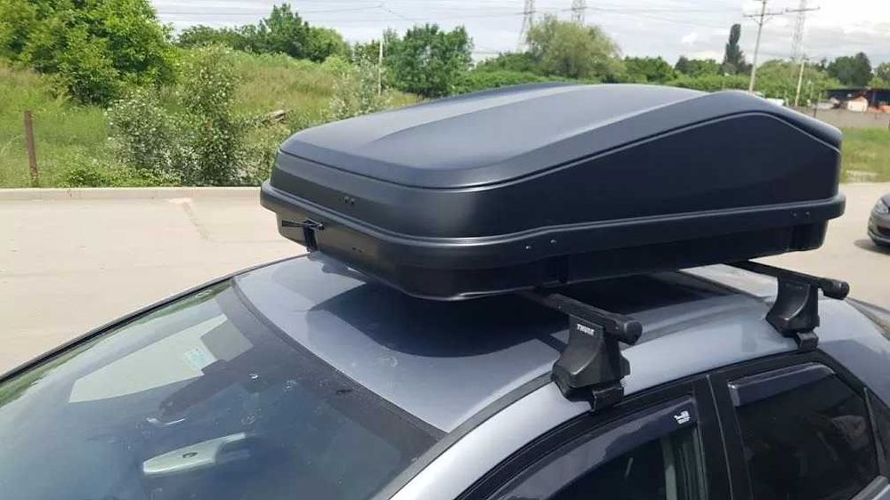 Автобокс с крепежи, с ключ, 420 литра - черен гланц