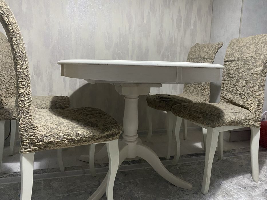 Стол кухонный, дерево