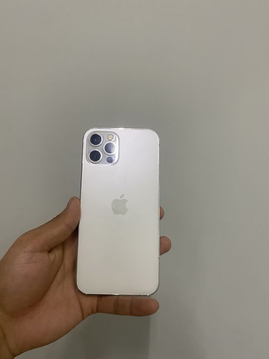 iPhone 12 pro в хорошем состояние