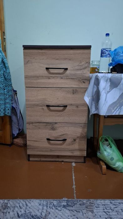 Камод с глубокими полками