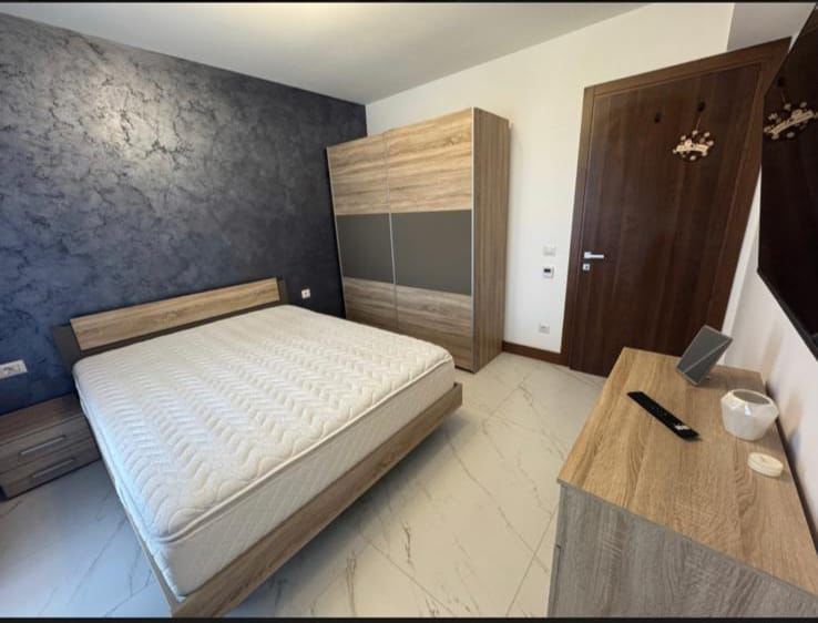 Inchiriez apartament 3 camere Decebal Residence