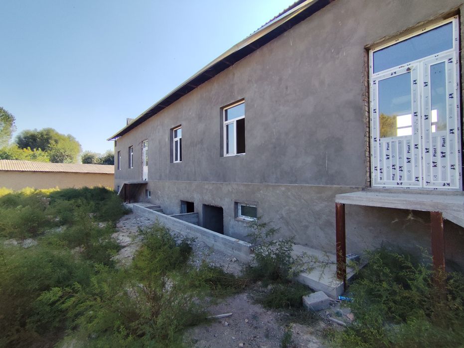 Зангиота тумани бўсувда 16 сотх 6хона иккита катта падваллик уй сотила