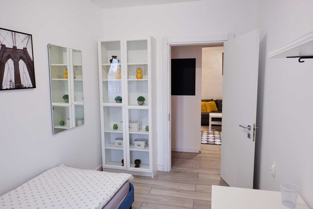 Inchiriez apartament cu 3 camere in zona Soarelui