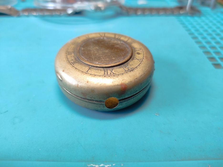 Стара кутия от джобен часовник
