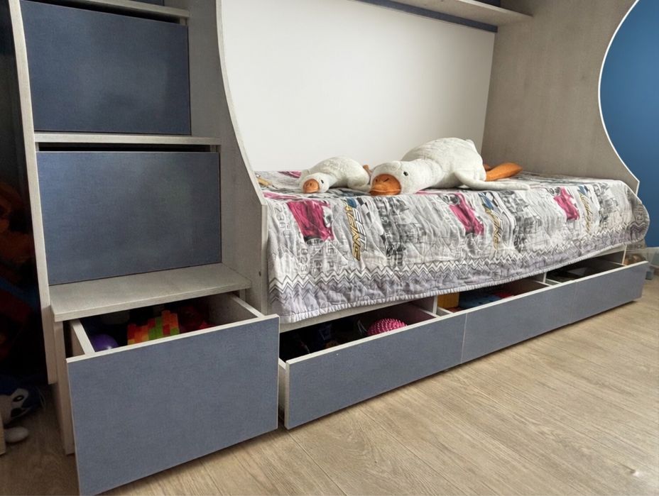 Продам 2-х яросную кровать.