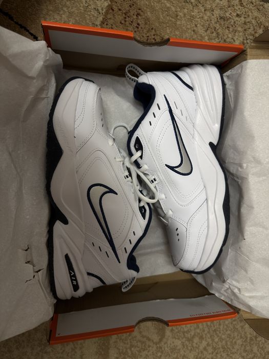 Продаю Nike AirMonarch IV
