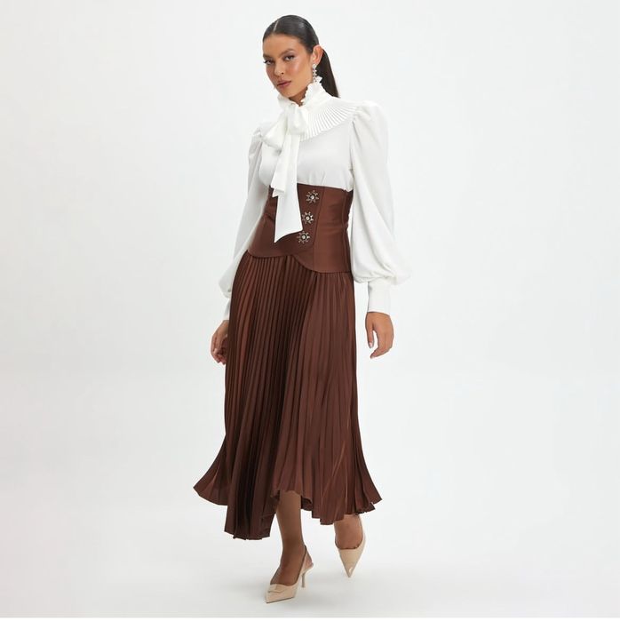 Юбочный костюм с баской