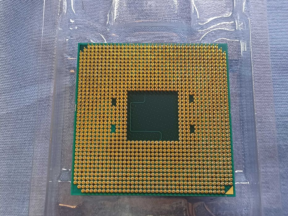 Procesor AMD Ryzen 3 2200G, 3.7 GHz, Socket AM4