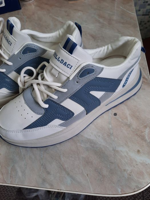 Кроссовки.новые..