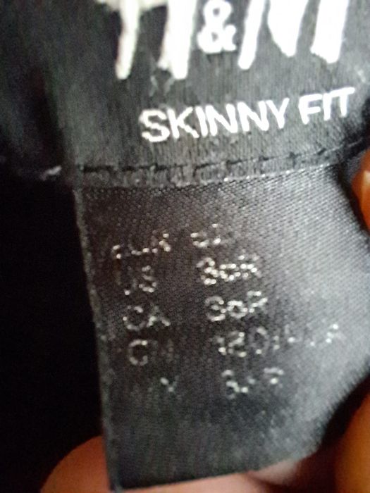 Pantaloni H&M Skinny fit / slim fit, cu model, pentru barbati