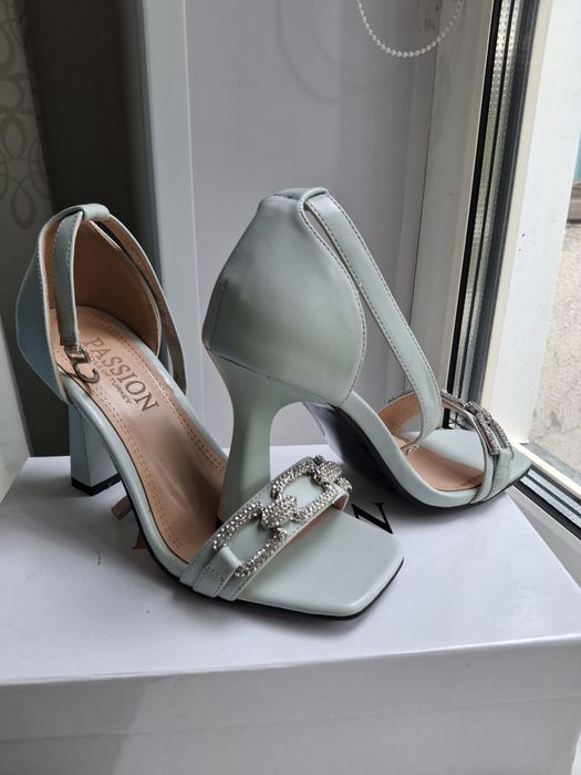 Продам босоножки  летние