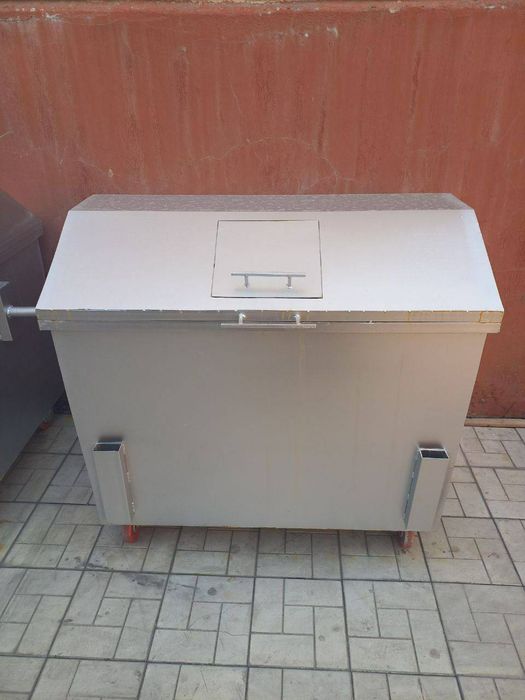 Мусорный контейнер