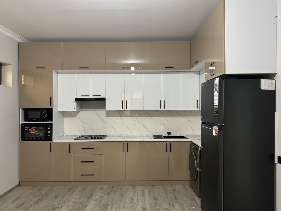 Buyurtma asosida | Do’kon uchun Mebel Vitrina, Stelaj va Polkalar