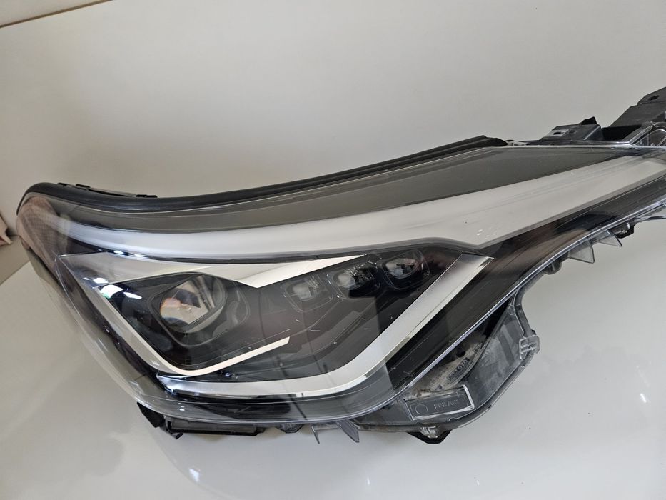 Десен оригинален фар за TOYOTA C-HR