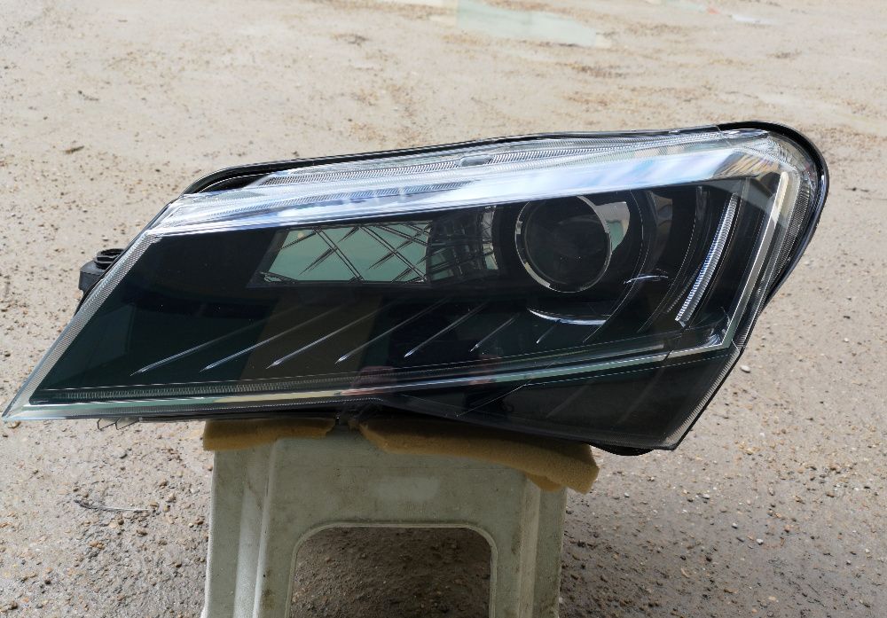 Оригинален фар за Шкода Суперб/Skoda Superb Biksenon Led
