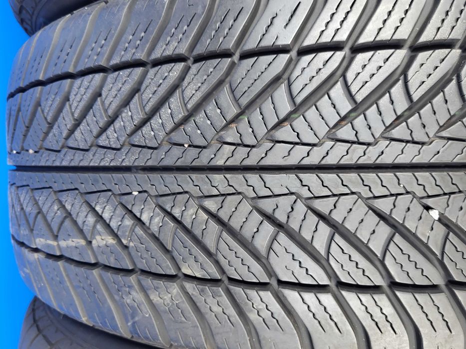 Super Oferta!! Vand set 4 anvelope 245 45 18 M+S ca NOI Goodyear MOE R