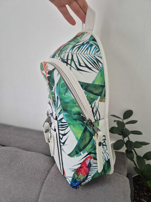 Дамска раница в бяло & дамска чанта London Fog в черно и златисто