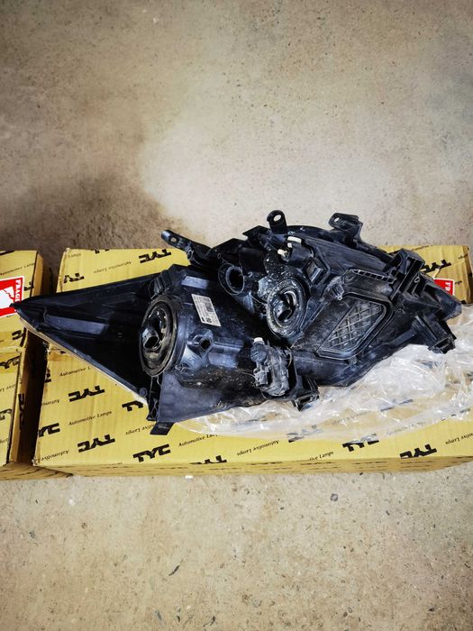 Фар за Toyota Auris