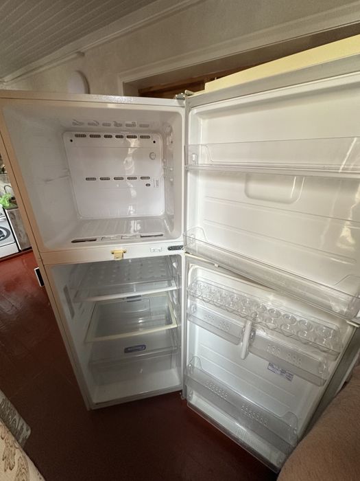 Холодильник SAMSUNG