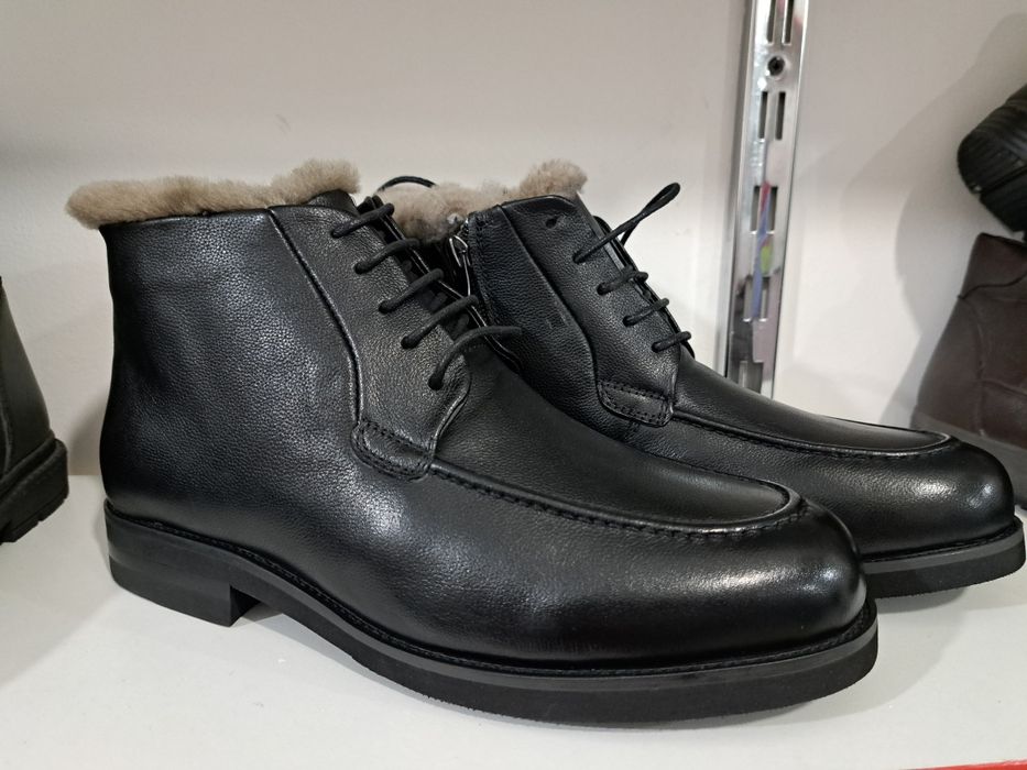 Продам мужские ботинки