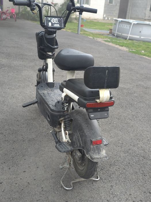 В продаже Электроскутер